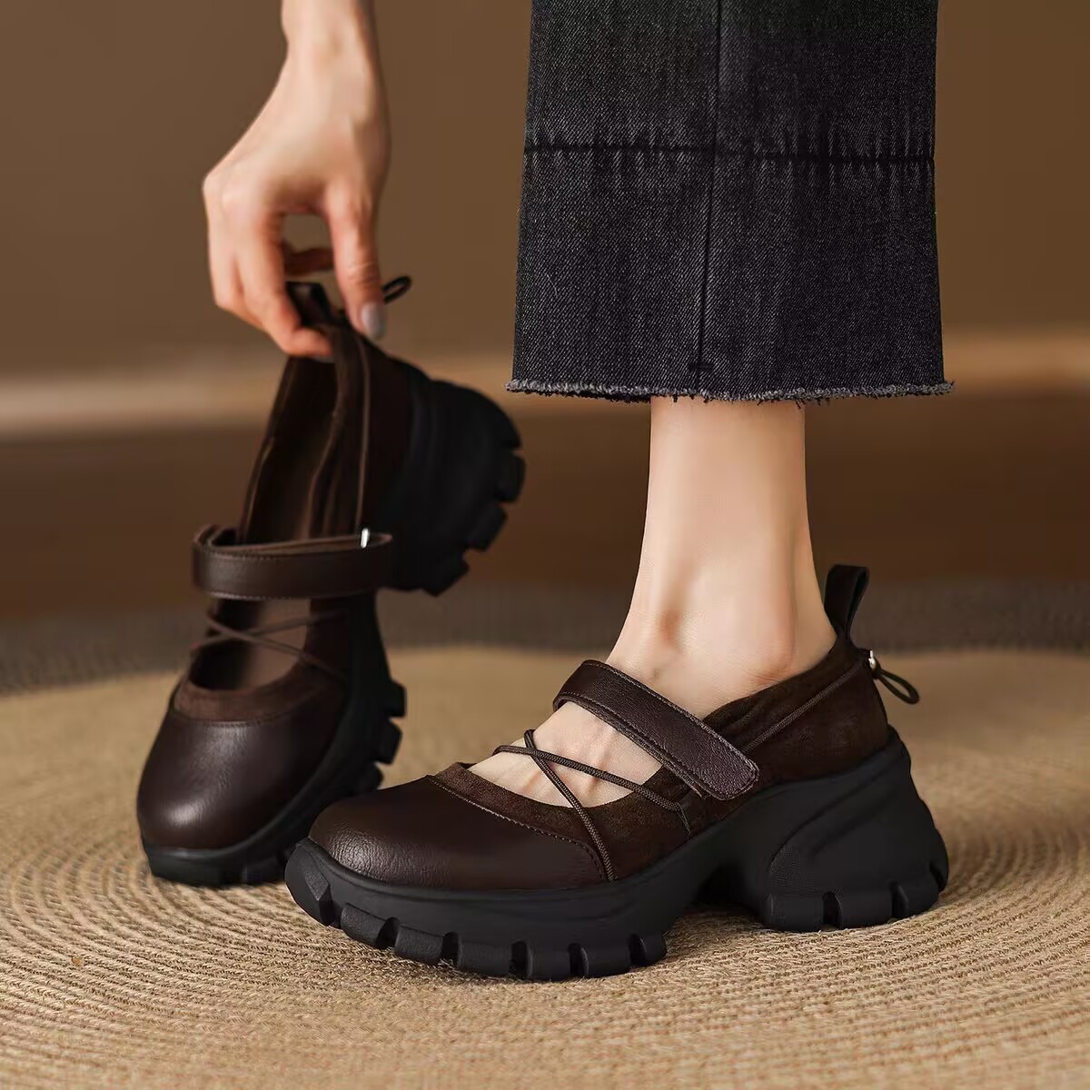 Skórzane buty Mary Jane na gru – Circle Hook Set recenzja i cena